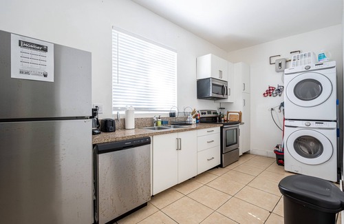 Little Haiti House | Cute little home with free parking - La Haciendita