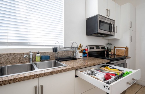 Little Haiti House | Cute little home with free parking - La Haciendita