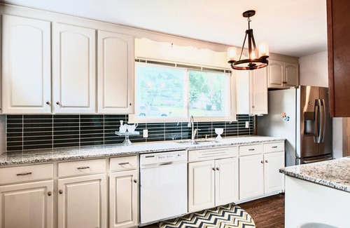 Hillwood House | Cute Mid Century Home - Be among Nashville stars - 5 Bed, 10 minutes to downtown