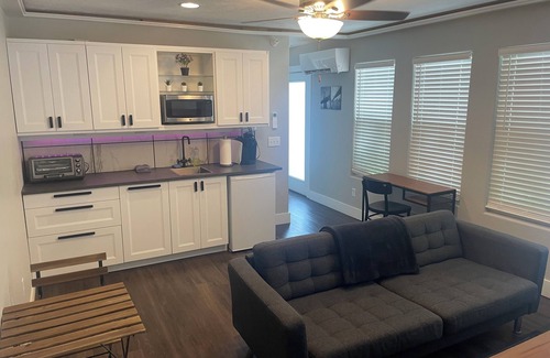 Downtown Omaha Apartment | Cute Modern Apartment in Downtown Omaha