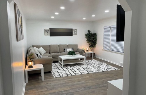 Sterling Heights House | Cute-n-Cozy Home Near Beaumont Troy