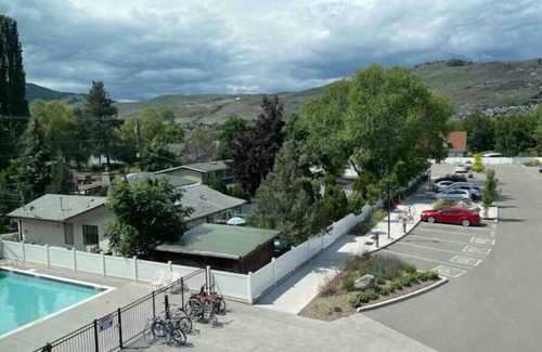 Vernon Apartment | Cute n Cozy Luxury Suite w/pool and Okanagan Lake front access