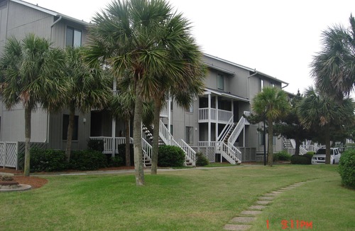 Saint Helena Island Condo | Cute Ocean Front Condo. Brand new deck to enjoy the ocean view.