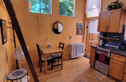 Albany Apartment | Cute one bedroom cottage in Albany