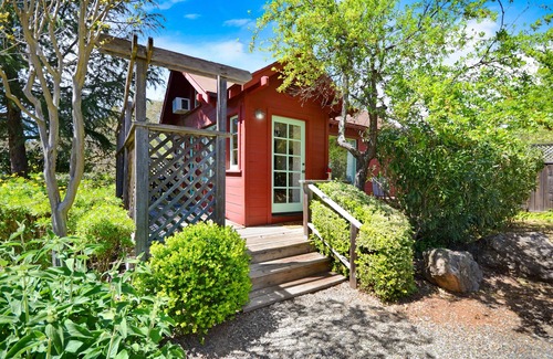 Sonoma House | Cute one room Bungalow in Sonoma- Includes Wine Tasting Passport
