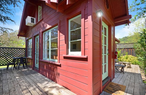 Sonoma House | Cute one room Bungalow in Sonoma- Includes Wine Tasting Passport