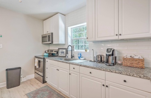 North Charleston House | Cute Park Circle Cottage - Near Cafés, Breweries & Downtown Charleston