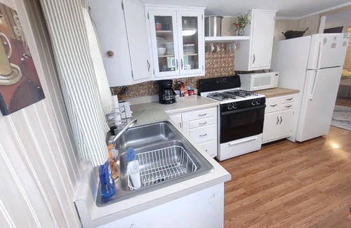 Tawas City Cottage | Cute, Petite Cottage/ East Tawas w/fishing boat access for Lake Tawas 1/8 mile