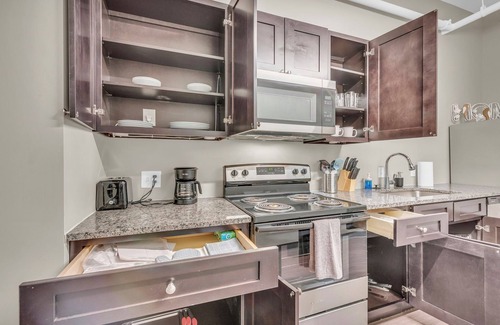 Waldron House | Cute place to stay with parking near the airport WiFi Washer Dryer
