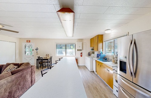 Long Beach House | Cute Quaint Cabin by the Sea, w/fire pit, wood-burning fireplace & WIFI