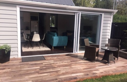 Christchurch City Centre Cottage | Cute Refurbished 1860's Cottage