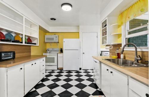 Winstead Park House | CUTE Remodeled Midcentury Cottage on Boise Bench
