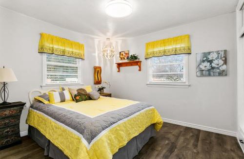 Winstead Park House | CUTE Remodeled Midcentury Cottage on Boise Bench