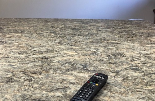 Massillon Cottage | Cute retro stay with vintage kitchen, fenced yard, new king sized bed