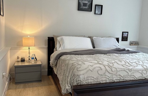Surrey Bed & Breakfast | Cute semi private suite