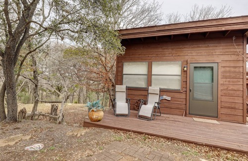Ingram House | Cute space with beautiful riverfront! Sleeps 4!