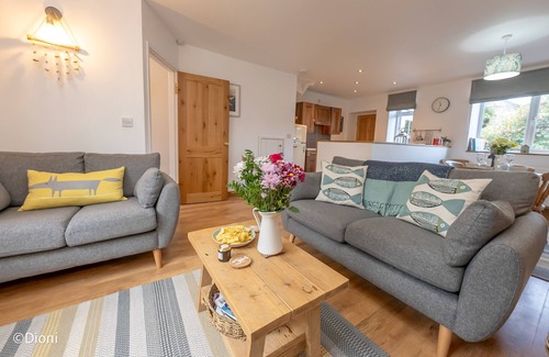 Llanbedr Cottage | Cute Stone Cottage with Wood Burning Stove in Llanbedr | Bodelen