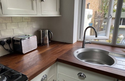 Long Itchington Cottage | Cute, stylish cottage full of character