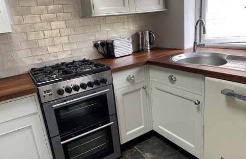 Long Itchington Cottage | Cute, stylish cottage full of character