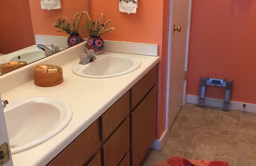 Melody Ranch House | Cute Townhouse 20 minutes from JHMR