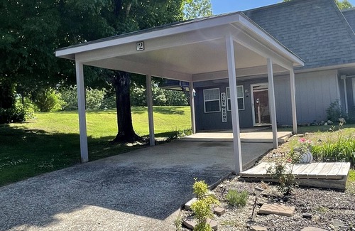 Hardy House | Cute Townhouse in Cherokee Village where adventures await!