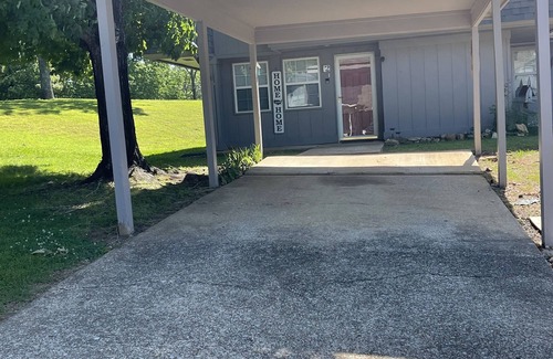 Hardy House | Cute Townhouse in Cherokee Village where adventures await!