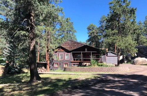 Evergreen Cabin | Cute Two Bedroom Cabin