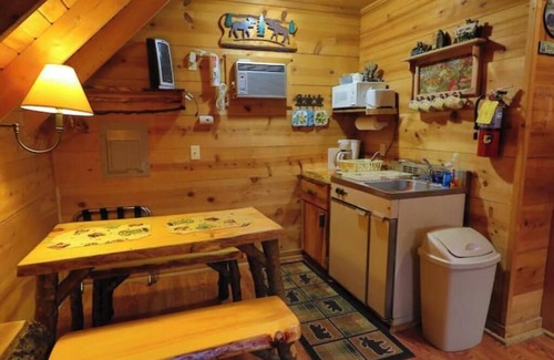 Helen Cabin | Cute updated Mountain Cabin w/fireplace #3