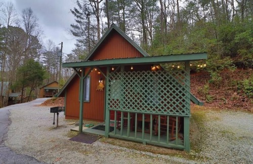 Helen Cabin | Cute updated Mountain Cabin w/fireplace #3