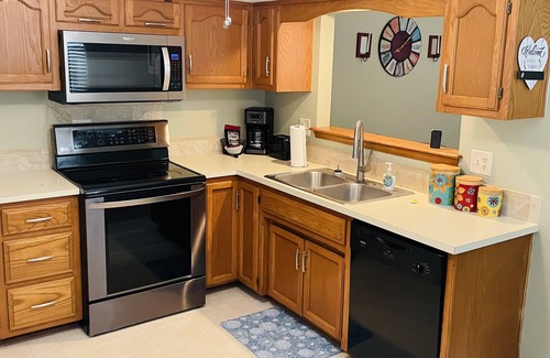 Kearney House | Cute Updated One-Level Living in Quiet Cul de Sac