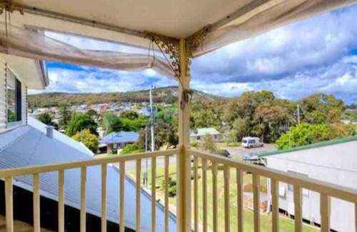 Mira Mar Apartment | Cute upstairs 2 bedroom apartment perfect for short stays while visiting Albany