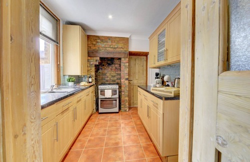 Bedford Villa | Cute Victorian House with Suntrap Garden | Good Parking eco-Service LET by SILVA
