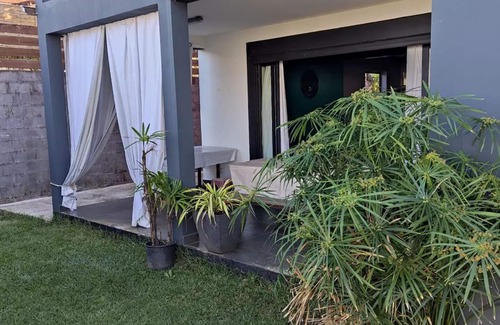 Petite-ÃŽle House | Cute villa 15 minutes from the beach
