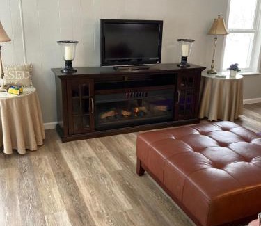 Hale House | Cute Vista View Home on Acreage