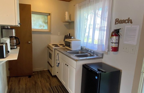 Wasaga Beach Apartment | Cute Wasaga Beach Studio cottage 2 min. walk to beach 1!