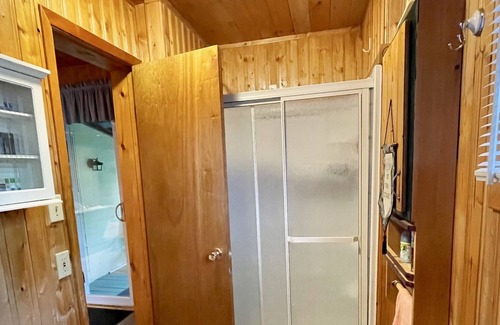 Katrine Cottage | Cute Waterfront Cottage Magnetawan River Private