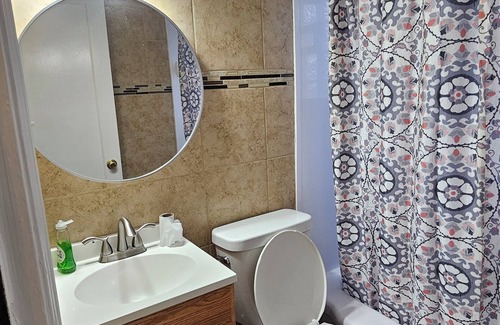 Cheektowaga House | Cute Westbrook home very close to Buff Airport n 30 minutes from Niagara Falls