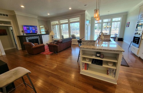 Rochester House | Cuthbert Place/No Stairs, 2 bed, 2 bath, Pet Friendly, 2 mi to Mayo Clinic