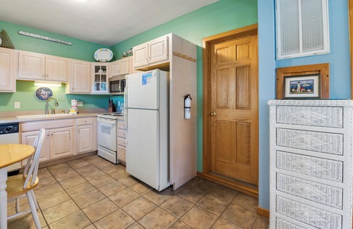 Ocracoke Villa | CV1A: Shell Castle A -poolside screened porch!