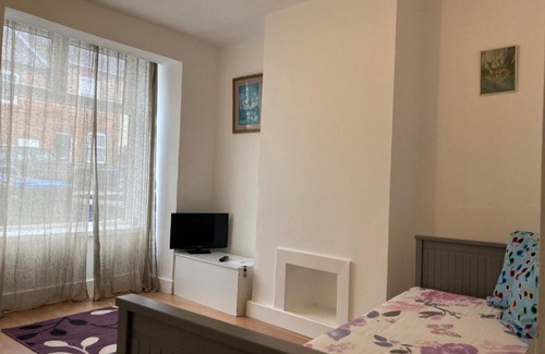 Rugby Apartment | CV21 3SG Self-Serviced Whole 2 Bedroom Mid-Terrace House Near Rugby Station with Self Check-In
