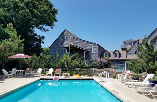Ocracoke Villa | CV2B: Juniper B - 1st floor studio with whirlpool tub!
