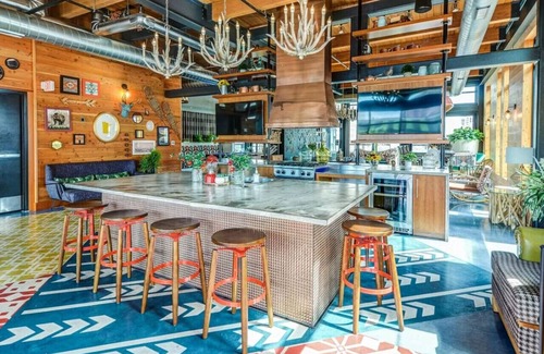 Downtown Minneapolis Apartment | CW 2 BR Sky Lounge Rooftop Pool Gym T
