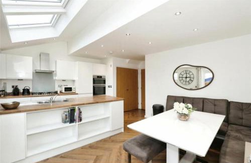 Crewe House | CW Detatched Home