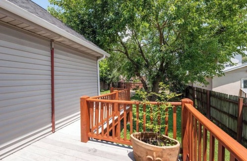 Central West End House | CWE Getaway – Entire Home + Free Parking, Close to Fox, Universities, and More!