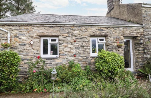 Beddgelert House | Cwm Caeth Cottage