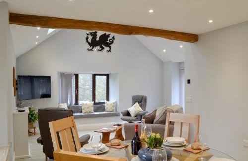 Tregaron House | Cwm Dulas