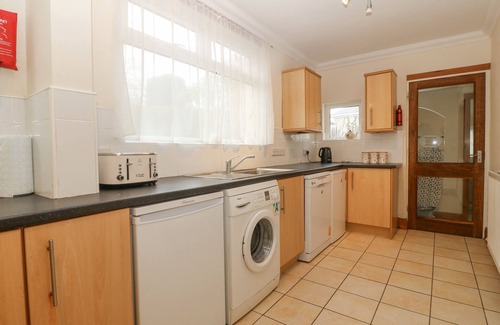 Criccieth Cottage | CWM EILIR, pet friendly, country holiday cottage in Criccieth