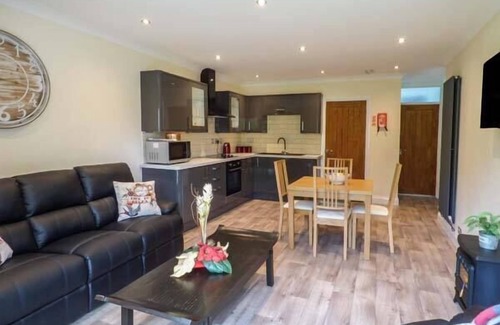 Pontyclun Cottage | Cwm Gran Meadows