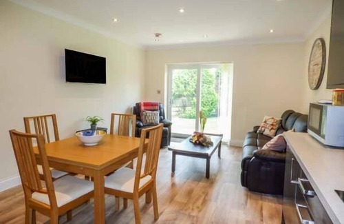 Pontyclun Cottage | Cwm Gran Meadows