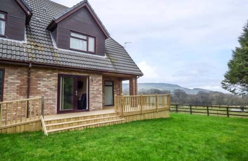 Pontyclun Cottage | Cwm Gran Meadows